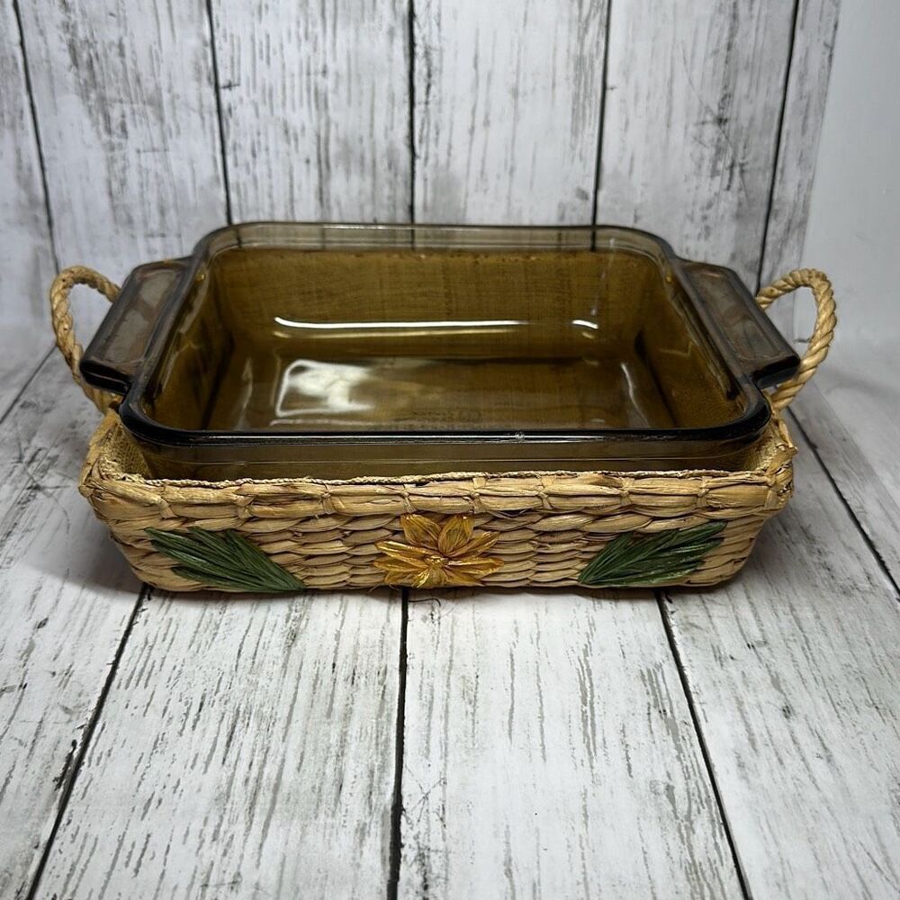Anchor Ovenware 2‎ QT Square Baking  Dish And Wicker Basket Carrier- Vintage USA